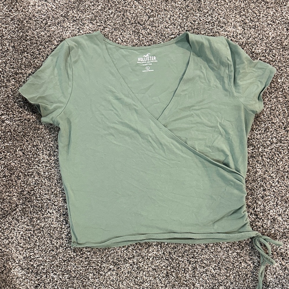 Hollister Women's Green Wrap Short Sleeve Tee